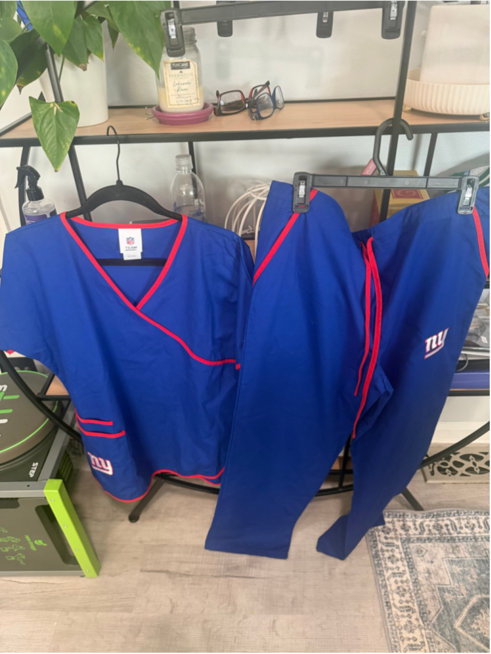 Women's NFL Team Apparel Blue Red Scrubs Set M